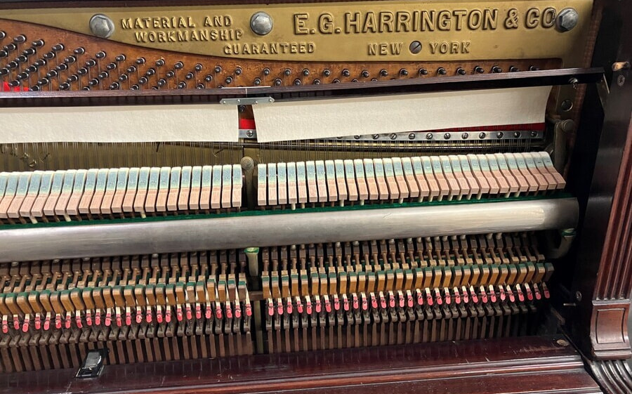 修復後の内部。ハンマーヘッド交換を基本に、痛みの激しい部分はシャンクごと交換