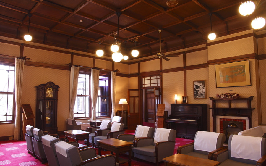 修復を終え、再び奈良ホテルへと戻った「アインシュタインのピアノ」。その音色はホテルのイベントやサロンコンサートなどで披露されます